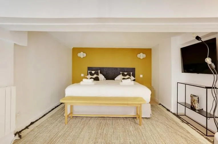 Duplex Cosy Canal Saint Martin Paris