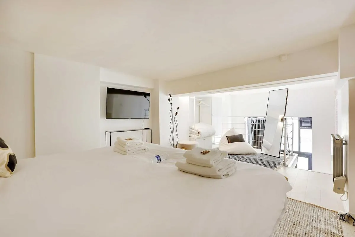 Apartment Duplex Cosy Canal Saint Martin Paris